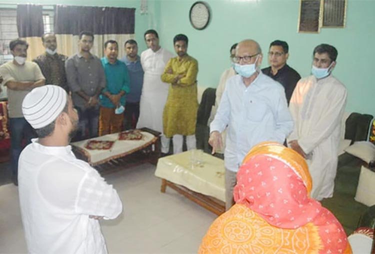 প্রয়াত সৈয়দ আবু নছরের পরিবারকে দেখতে সাবেক শিক্ষামন্ত্রী