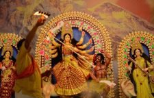 বাঙালি হিন্দু সম্প্রদায়ের  ধর্মীয় উৎসব শারদীয় দুর্গাপূজা  শুরু