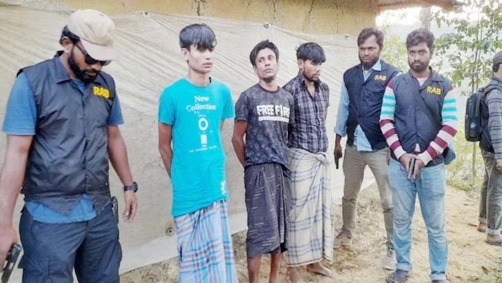 উখিয়ায় পাহাড়ে অস্ত্র তৈরির কারখানা, আটক ৩