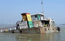 বিদেশি জাহাজের ধাক্কায় কার্গো ডুবি, নিখোঁজ ৩