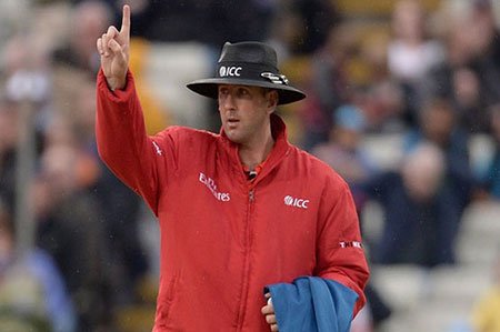 বিশ্বকাপে বায়ো-বাবল ভেঙে নিষিদ্ধ ইংলিশ আম্পায়ার