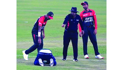 মোস্তাফিজকে বিপদে ফেললেন দর্শক