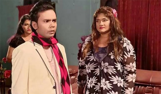 এক সিনেমায় মুনমুন-হিরো আলম