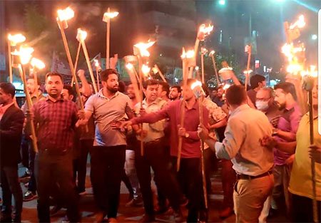 নয়াপল্টনে রিজভীর নেতৃত্বে মশাল মিছিল, পুলিশি হামলার অভিযোগ