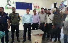 দোয়ারায় ভোট কেন্দ্রে ব্যালট পেপার ও ভোটের সরঞ্জাম বিতরণ