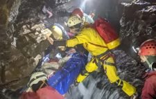 ৯০২ ফুট গভীর গুহায় পড়েও জীবিত!