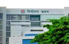 ভোটের মাঝপথে বিশেষ বৈঠক ডেকেছে ইসি