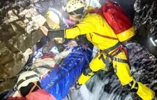 যুক্তরাজ্যে ৫৩ ঘন্টার পর অভিযাত্রীকে জীবিত উদ্ধার