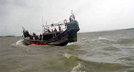 সাগরে ট্রলার ডুবি, ২০ জেলে নিখোঁজ