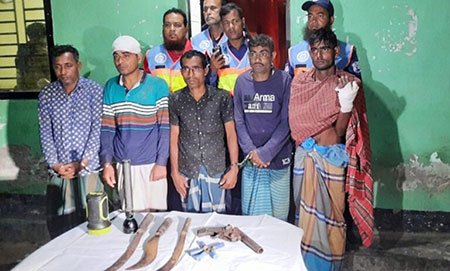 মেঘনায় অপহৃত ৫ জেলে উদ্ধার, অস্ত্র-গুলিসহ ৫ জলদস্যু গ্রেপ্তার