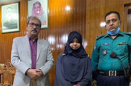 চট্টগ্রামে পাসপোর্ট করাতে এসে রোহিঙ্গা তরুণী আটক