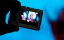 তরুণীর আপত্তিকর ছবি ধারণ, ৩০ হাজারে নিষ্পত্তি