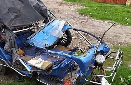 যশোরে ইজিবাইকে ট্রাকের ধাক্কা, নিহত ২