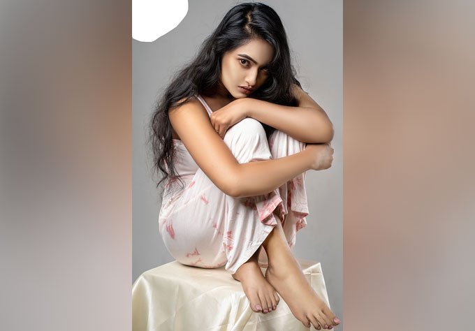 নতুন ছবিতে শারমিন আঁখি