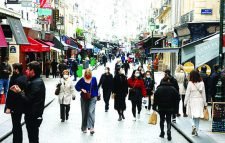 ইউরোপ-আমেরিকায় করোনার ঢেউ, ভারতেও বাড়ছে