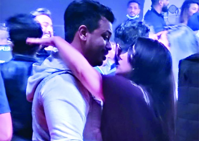 কড়াকড়ির মধ্যেই থার্টি ফার্স্ট উদ্‌যাপনের প্রস্তুতি