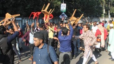 সিলেটে বিএনপির সমাবেশে চেয়ার ছুড়াছুড়ি