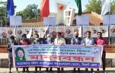 খালেদা জিয়াকে বিদেশে চিকিৎসার জন্য পাঠানোর দাবিতে ড্যাবের মানববন্ধন