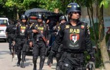 নীলফামারীতে জঙ্গি আস্তানা সন্দেহে বাড়ি ঘেরাও