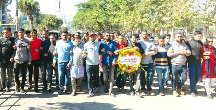 বিজয় দিবসে সিলেট জেলা ও মহানগর ছাত্রদলের পুষ্পস্তবক অর্পণ