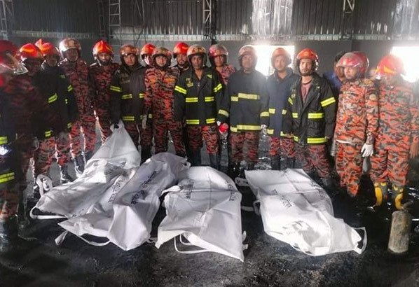 বগুড়ায় প্লাস্টিক কারখানায় অগ্নিকাণ্ড, ৫ লাশ উদ্ধার