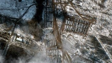 ইউক্রেন সীমান্তে কাছে রাশিয়ার সাময়িক বাহিনী সাজাচ্ছে কী কারণে