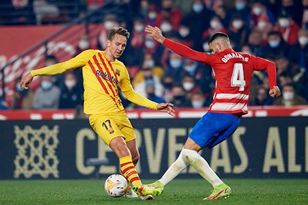 শেষ মুহূর্তে পয়েন্ট হারালো বার্সেলোনা