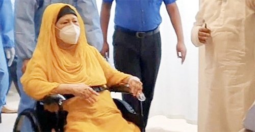 সিসিইউ থেকে কেবিনে খালেদা জিয়া