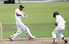 ‘ডাক’ মেরে লজ্জার রেকর্ডে নাঈম শেখ