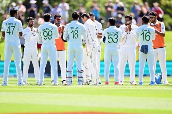 প্রথম ইনিংসে টেইলরকে সম্মান জানানোর কারণ ব্যাখ্যা মুমিনুলের
