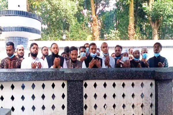 সিলেট জেলা তাঁতীলীগের নবগঠিত পূর্ণাঙ্গ কমিটির মাজার জিয়ারত