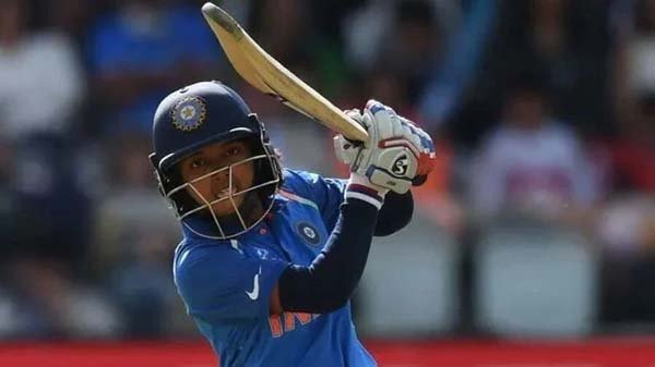 দল থেকে বাদ পড়ায় নারী ক্রিকেটারের বিদ্রোহ!