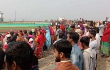 ফতুল্লায় লঞ্চের ধাক্কায় ট্রলারডুবি, নিখোঁজ ১০