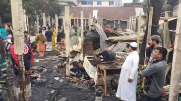 সোনারগাঁয়ে অগ্নিকাণ্ড, প্রাণ গেল শিকলে বাঁধা মানসিক প্রতিবন্ধীর