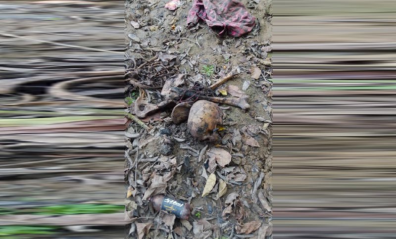 পরিত্যক্ত পুকুর পাড়ে মানুষের কঙ্কাল