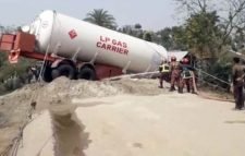 কুষ্টিয়া মহাসড়কে গ্যাস সিলিন্ডারবাহী ট্রাক বিকল