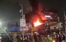 নীলক্ষেতে বইয়ের মার্কেটের আগুন নিয়ন্ত্রণে