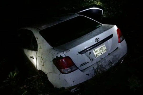 নিয়ন্ত্রণহীন প্রাইভেটকার পুকুরে, নিহত ৫