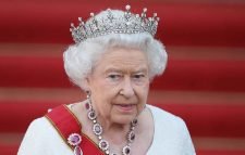 ব্রিটিশ রানি দ্বিতীয় এলিজাবেথ করোনায় আক্রান্ত