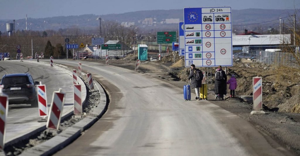 হেঁটেই ইউক্রেন ছাড়তে হচ্ছে বাংলাদেশিদের