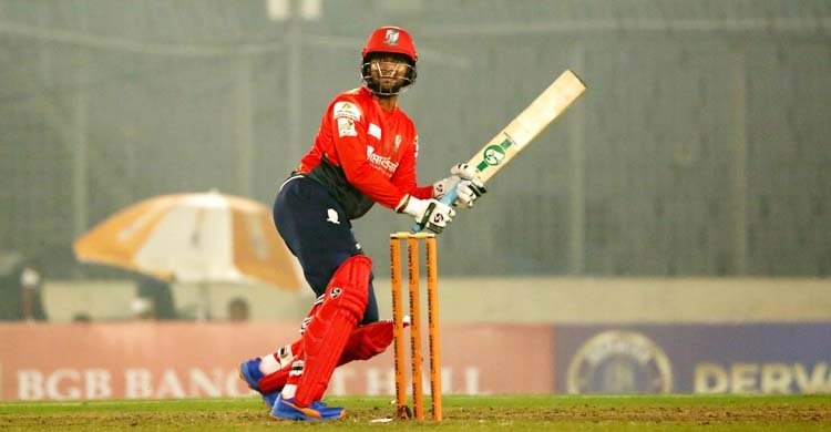 সাকিব ঝড়ে শীর্ষে বরিশাল, খাদের কিনারে ঢাকা