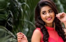 কুরুচিকর মন্তব্যের পাল্টা জবাব দিলেন স্বস্তিকা