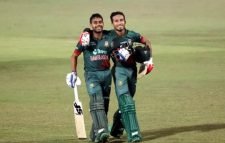 বিশ্ব রেকর্ড হলো না মিরাজ-আফিফের