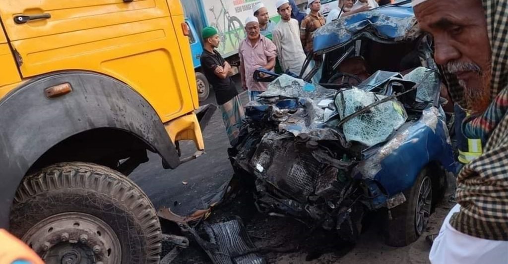 এক পায়ে শক্তি পান না সেই ট্রাকচালক, নামতে হয় মালিকের চাপে