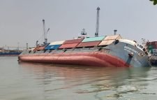 কলকাতা বন্দরে ডুবল বাংলাদেশি জাহাজ
