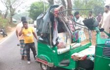 বালুবাহী ট্রাক চাপায় মা-শিশু নিহত, ৫ জনের অবস্থা আশঙ্কাজনক