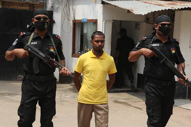 গৃহবধূকে হত্যার পর লাশে আগুন দিয়ে নামাজে যান স্বামী: র‌্যাব