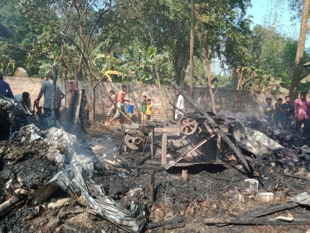 লাখাইয়ে অগ্নিকাণ্ডে ৫ লক্ষাধিক টাকার ক্ষতি