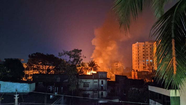 নগরীর জেল রোড এলাকায় ভয়াবহ আগুন