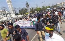 সাভারে বিএনপির বিক্ষোভে পুলিশের বাধা, সংঘর্ষ